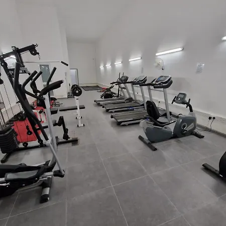 Daire Bright & With Parking, Indoor Pool & Gym *