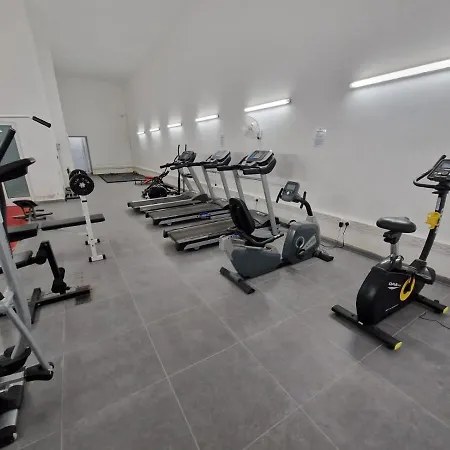 Apartment Bright & With Parking, Indoor Pool & Gym