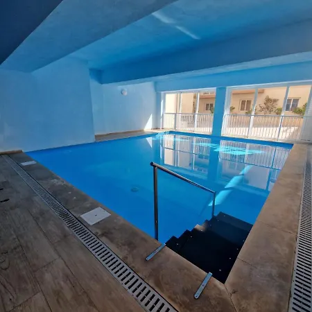 Bright & With Parking, Indoor Pool & Gym Apartman