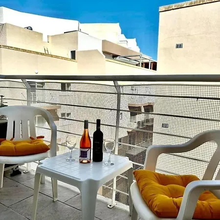 Bright & With Parking, Indoor Pool & Gym Apartman