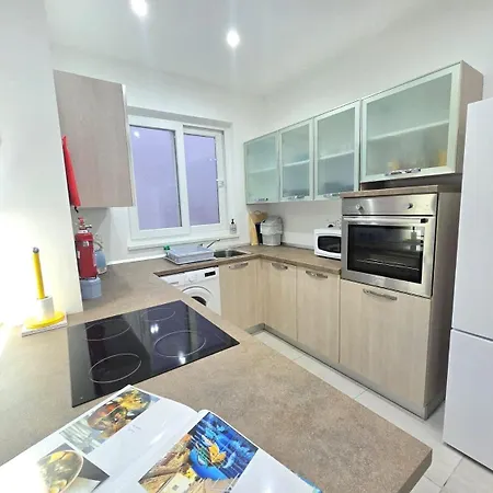 Apartman Bright & With Parking, Indoor Pool & Gym *