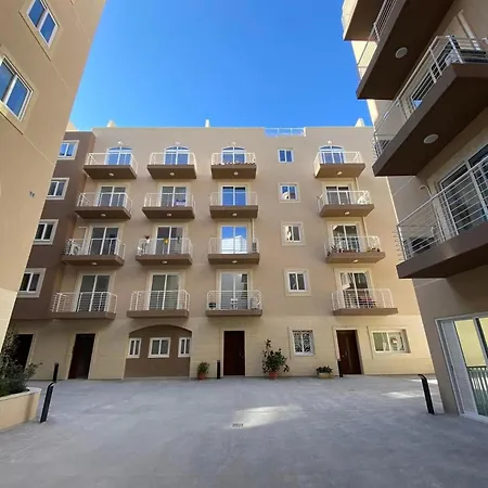 Bright & With Parking, Indoor Pool & Gym Apartman