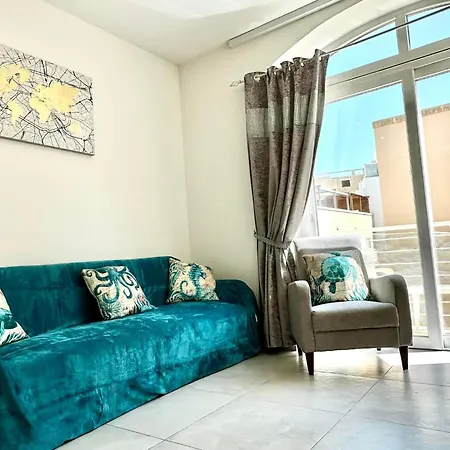 Bright & With Parking, Indoor Pool & Gym Apartment *